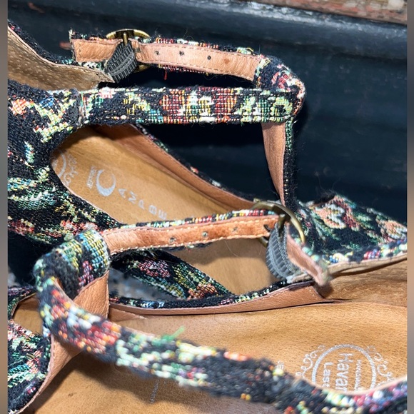 Jeffrey Campbell Vintage Floral Tapestry Platform Size 9.5 Shoes EUC - Picture 13 of 16